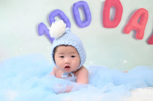 乌海宝宝咬手指甲怎么回事 乌海宝宝咬手指甲怎么回事